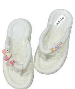 HÀNG QC SẴN 2025 Phong Cách Mới Flip-Flops dép tông xỏ ngón xốp ( đính kèm charm Chữ theo yêu cầu )
